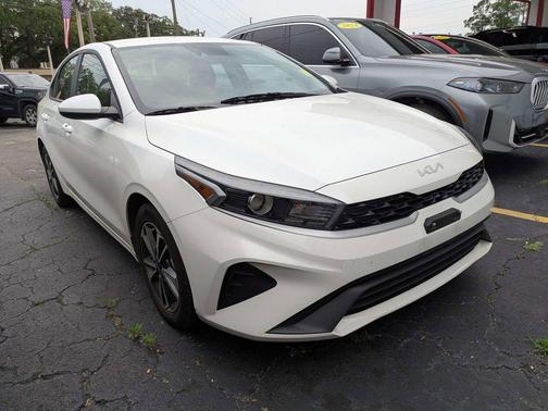 Snow White Pearl 2024 Kia Forte LXS