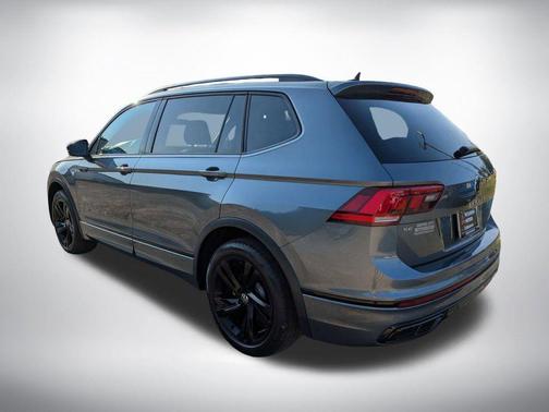 Platinum Gray Metallic 2023 Volkswagen Tiguan 2.0T SE R-Line Black