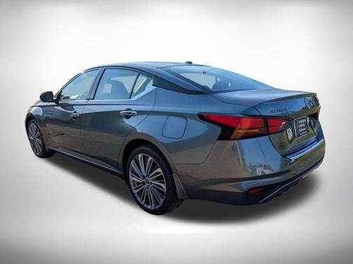 Gun Metallic 2023 Nissan Altima 2.5 SL