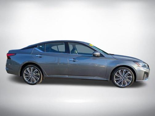 Gun Metallic 2023 Nissan Altima 2.5 SL