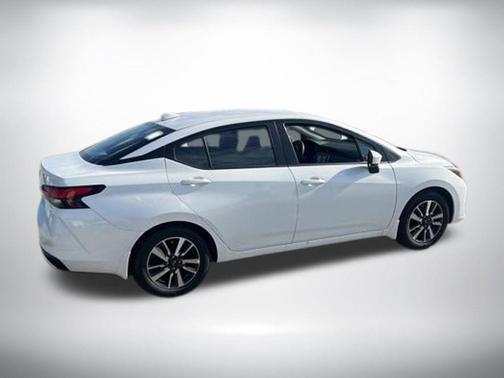 Aspen White 2025 Nissan Versa 1.6 SV