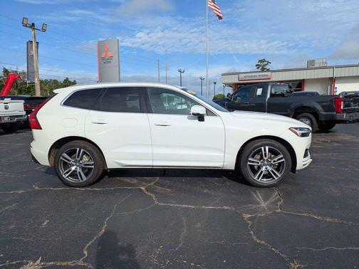 Ice White 2021 Volvo XC60 T5 Momentum