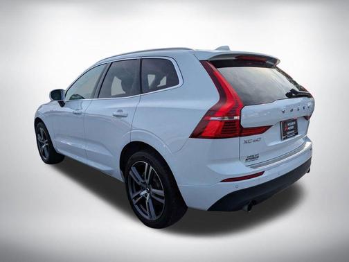 Ice White 2021 Volvo XC60 T5 Momentum