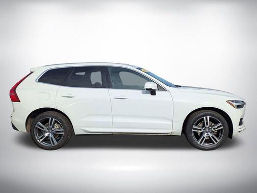 Ice White 2021 Volvo XC60 T5 Momentum