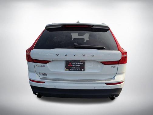 Ice White 2021 Volvo XC60 T5 Momentum
