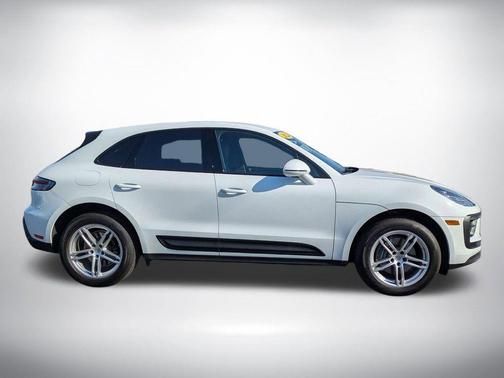 White 2024 Porsche Macan Base