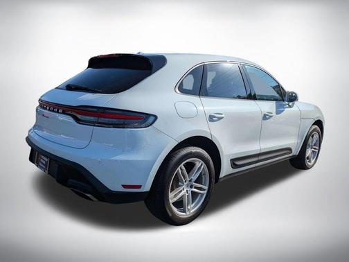 White 2024 Porsche Macan Base