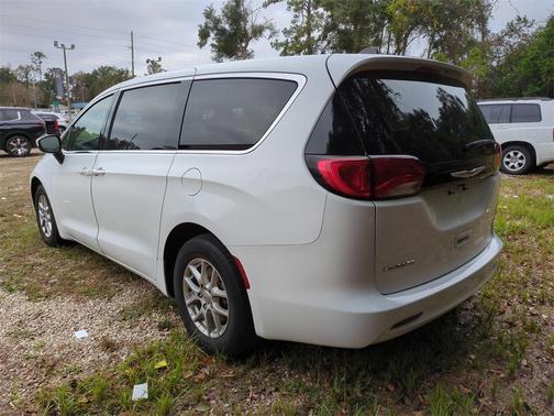 2022 Chrysler Voyager LX