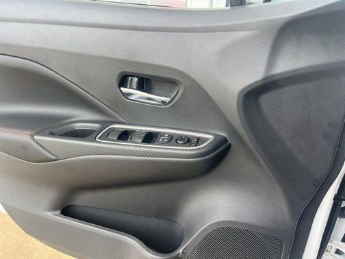 Aspen White 2025 Nissan Versa 1.6 SR