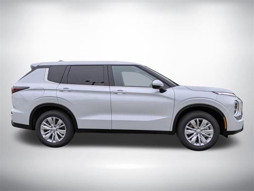 2025 Mitsubishi Outlander ES