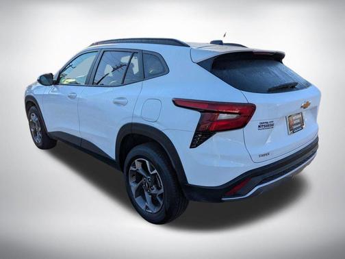 Summit White 2025 Chevrolet Trax LT