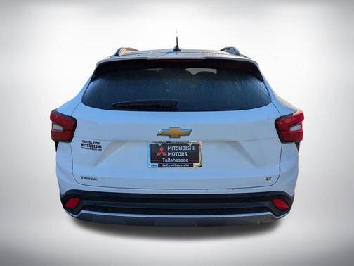 Summit White 2025 Chevrolet Trax LT