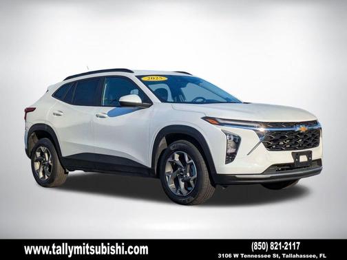 Summit White 2025 Chevrolet Trax LT