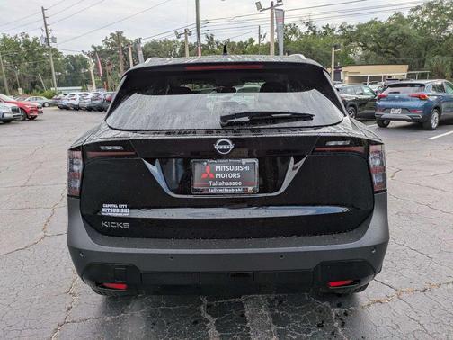 Super Black 2026 Nissan Kicks SV