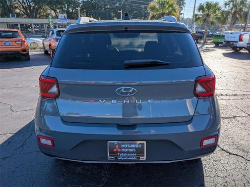 2022 Hyundai VENUE SEL