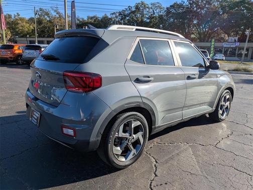 2022 Hyundai VENUE SEL