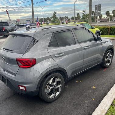 2022 Hyundai VENUE SEL