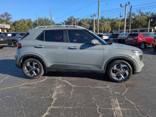 2022 Hyundai VENUE SEL