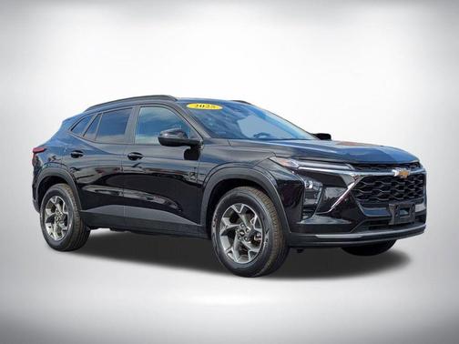 Black Metallic 2025 Chevrolet Trax LT