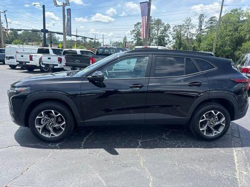 Black Metallic 2025 Chevrolet Trax LT