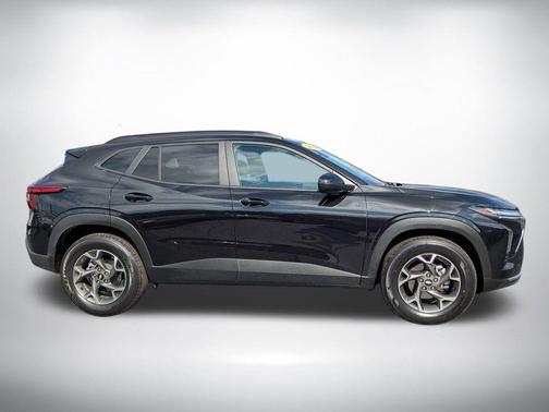Black Metallic 2025 Chevrolet Trax LT