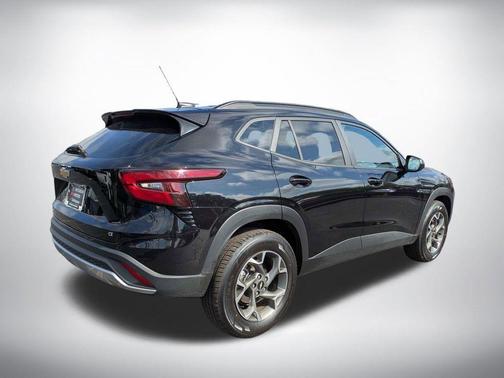 Black Metallic 2025 Chevrolet Trax LT