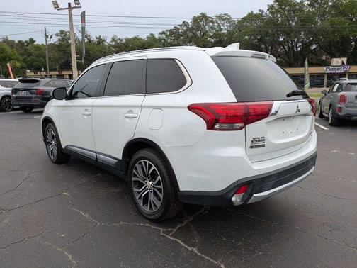 White 2018 Mitsubishi Outlander SEL