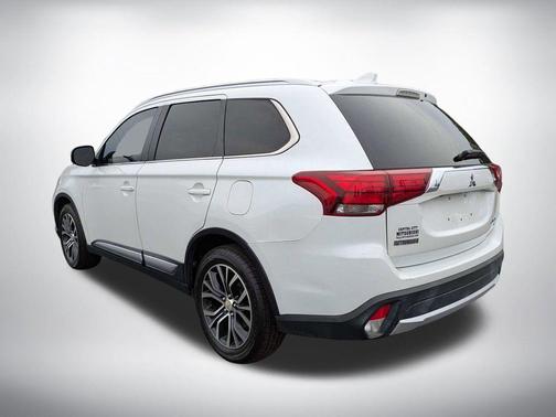 White 2018 Mitsubishi Outlander SEL