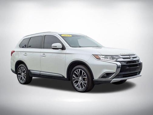 White 2018 Mitsubishi Outlander SEL