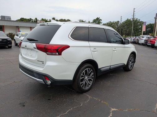 White 2018 Mitsubishi Outlander SEL