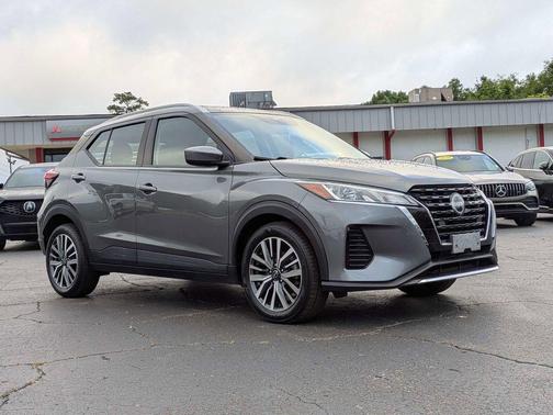 Gun Metallic 2024 Nissan Kicks SV