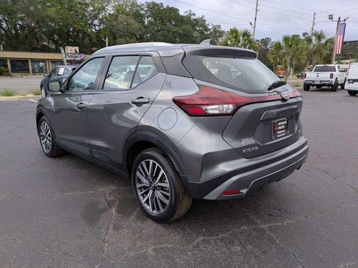 Gun Metallic 2024 Nissan Kicks SV