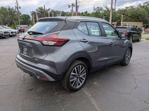 Gun Metallic 2024 Nissan Kicks SV