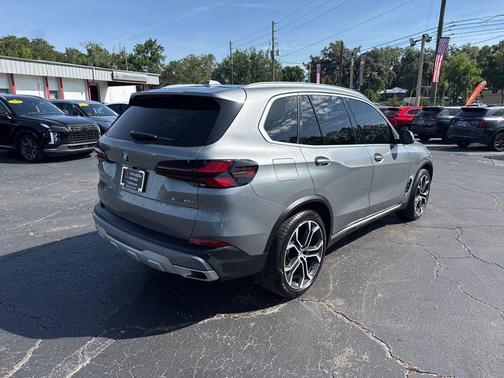 Gray Metallic 2024 BMW X5 sDrive40i