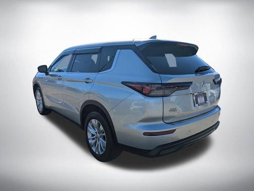 2026 Mitsubishi Outlander ES