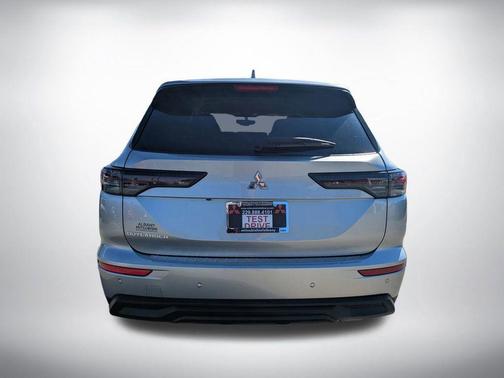 2026 Mitsubishi Outlander ES