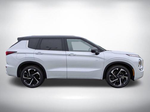 2025 Mitsubishi Outlander PHEV SEL