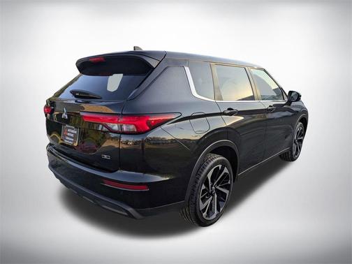 2023 Mitsubishi Outlander SE