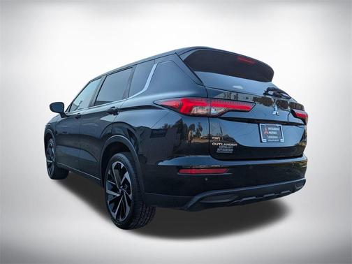 2023 Mitsubishi Outlander SE