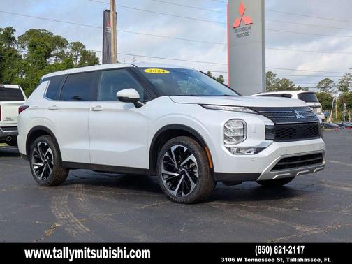 White 2024 Mitsubishi Outlander SE