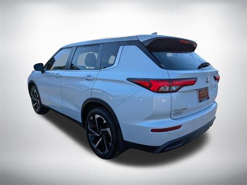 2022 Mitsubishi Outlander ES