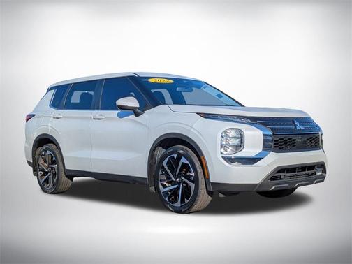 2022 Mitsubishi Outlander ES