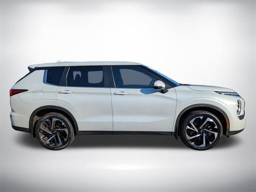 2022 Mitsubishi Outlander ES