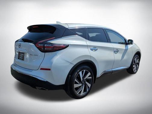White 2024 Nissan Murano SL