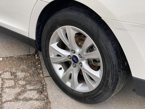 2012 Ford Taurus SEL