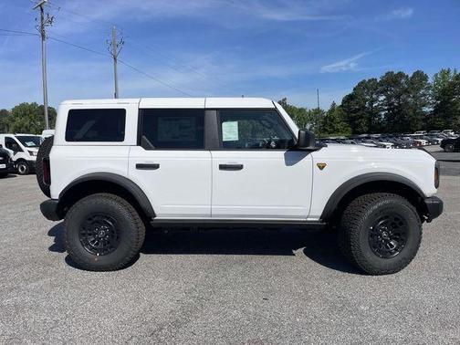 Oxford White 2026 Ford Bronco Badlands