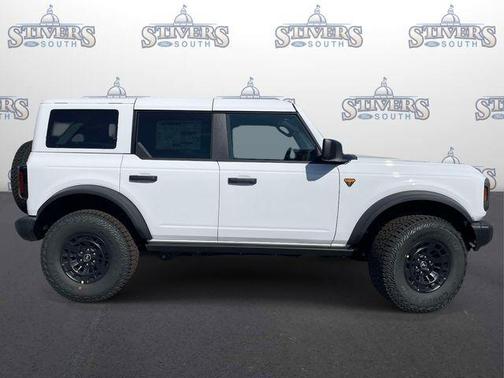Oxford White 2026 Ford Bronco Badlands