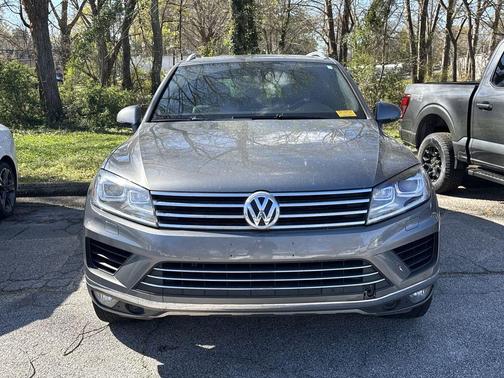 Canyon Gray Metallic 2017 Volkswagen Touareg V6 Wolfsburg Edition