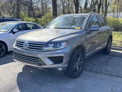 Canyon Gray Metallic 2017 Volkswagen Touareg V6 Wolfsburg Edition