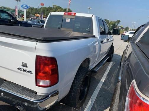 2017 RAM 1500 SLT